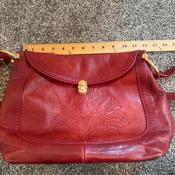 Marino Orlandi Red Leather Shoulder Bag Italy Floral Embossed Gold Clasp - Picture 10 of 12